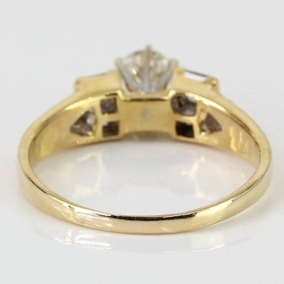18k Gold Baguette Diamond Ring - Picture 5 of 6